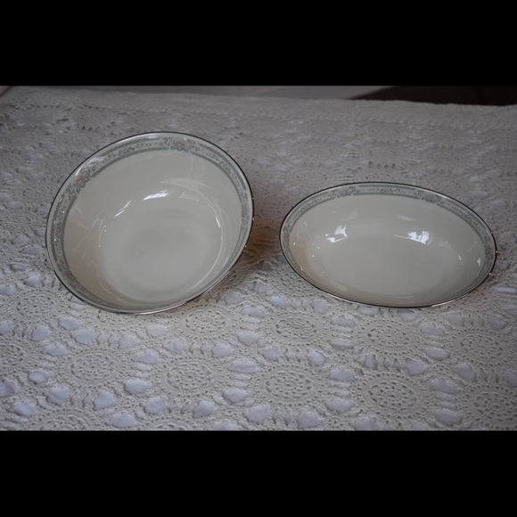 Lenox Fine China 14 place settings plus serving pieces - Picture 10 of 13